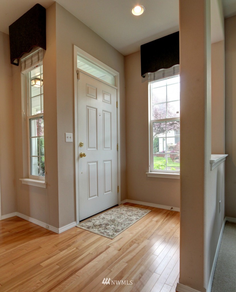 5031 Northeast 4th Place Renton, WA 98059 - Photo 4 of 15