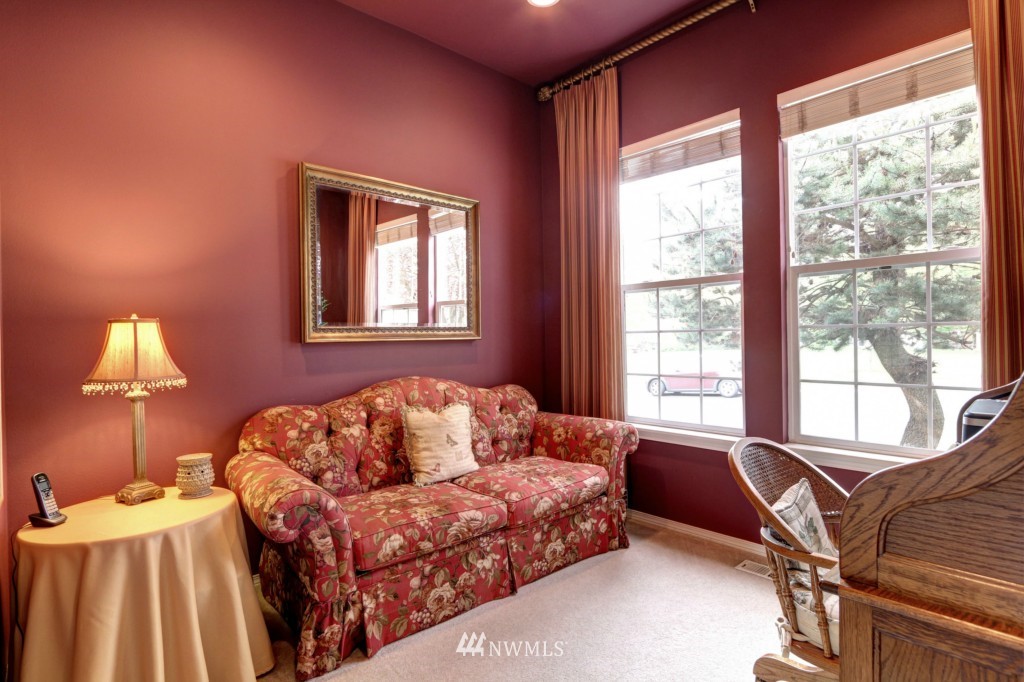 5031 Northeast 4th Place Renton, WA 98059 - Photo 5 of 15