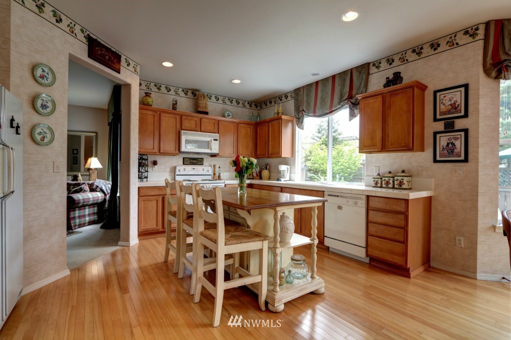 5031 Northeast 4th Place Renton, WA 98059 - Photo 8 of 15
