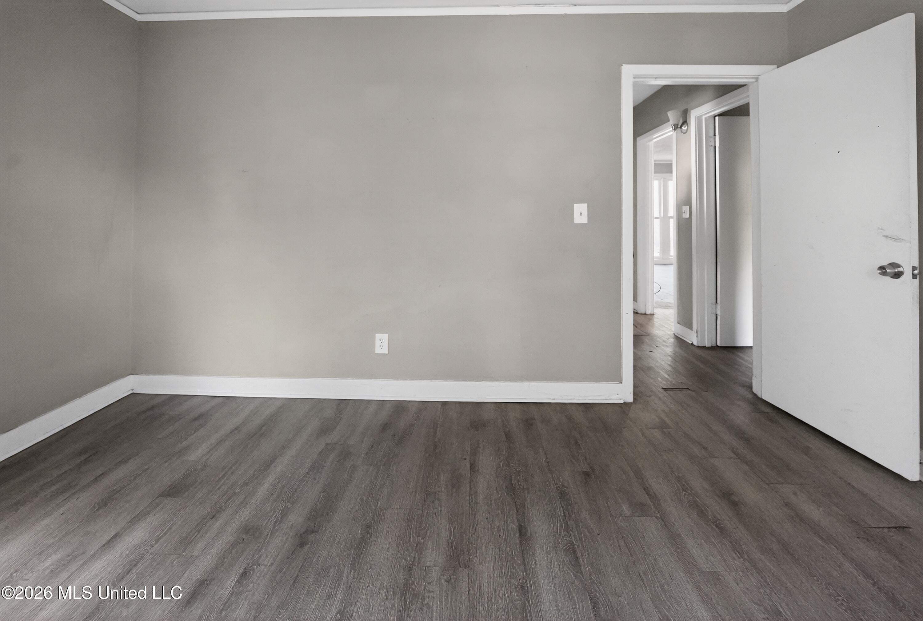 343 Broadmoor Drive Jackson, MS 39206 - Photo 19 of 40 24_343_Broadmoor_Dr-Living_room-6819