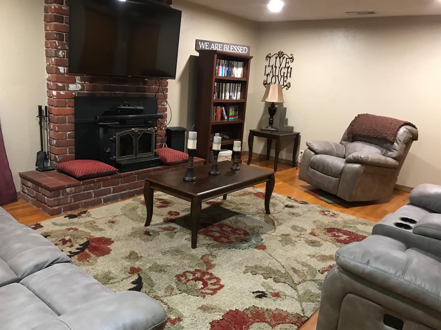 348 East Myrtle Avenue Reedley, CA 93654 - Photo 4 of 37 Gallery Image 4