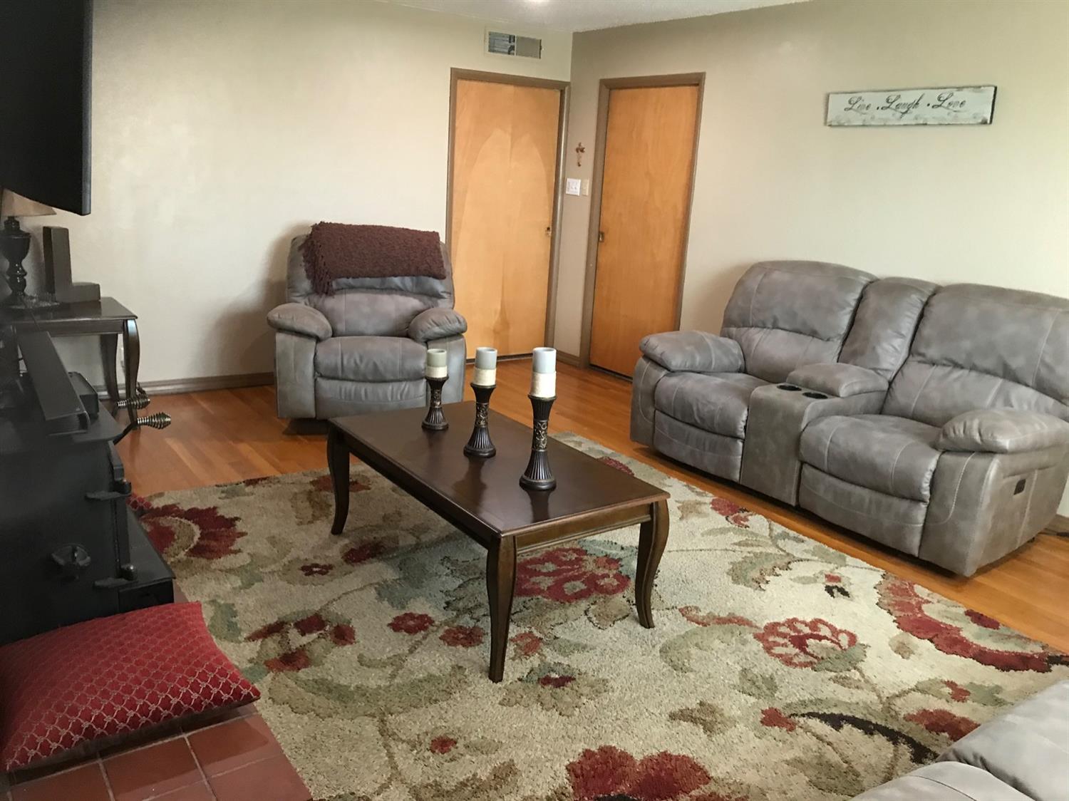348 East Myrtle Avenue Reedley, CA 93654 - Photo 5 of 37 Gallery Image 5