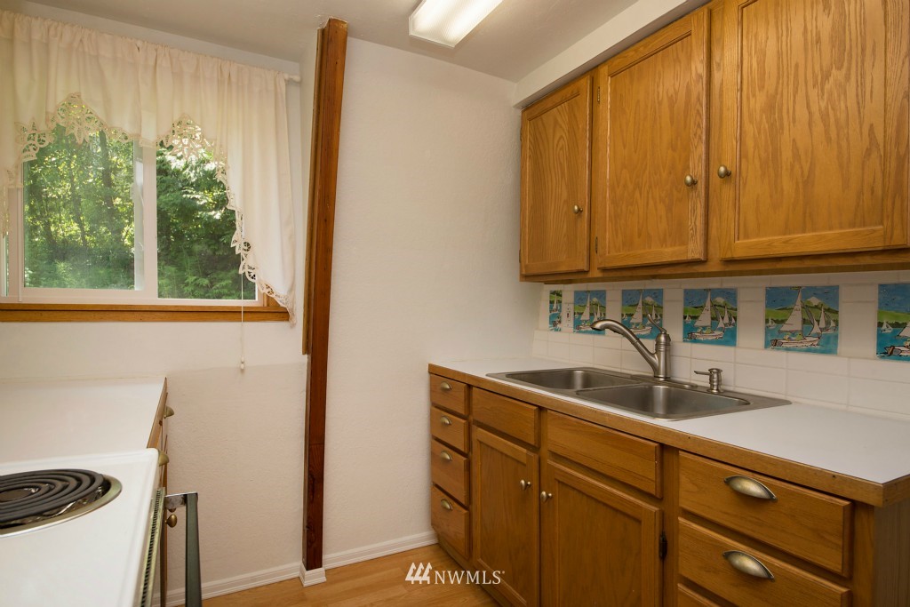 8111 Kispiox Road Blaine, WA 98230 - Photo 11 of 25 Gallery Image 11