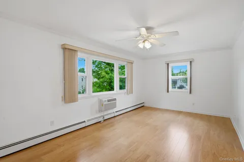 $269,000 | 11 Toehee Place, Unit 2B, Islip, NY 11751