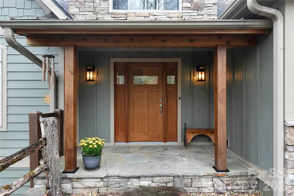 $1,175,000 | 123 Isuhdavga Court, Brevard, NC 28712