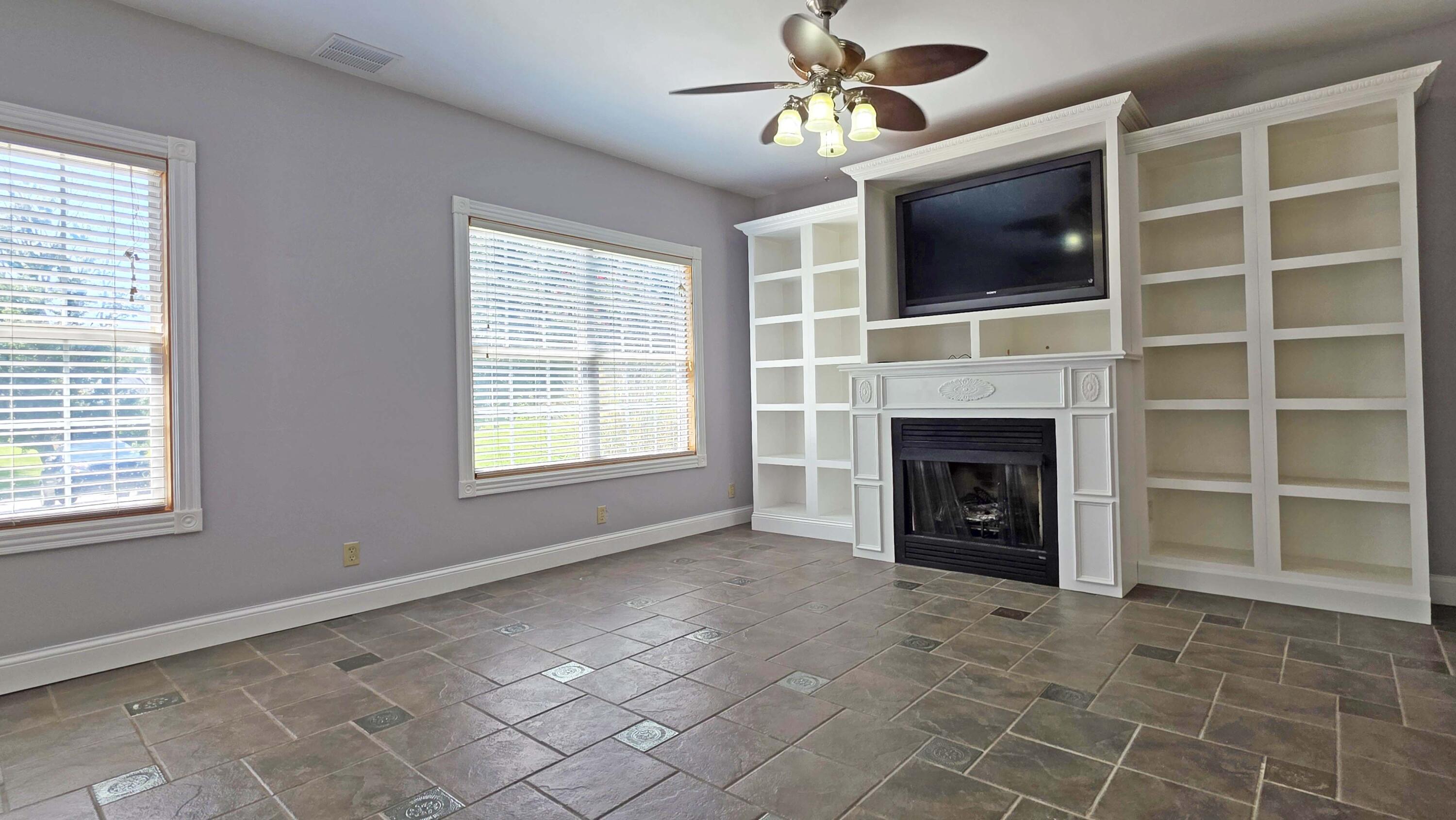 1301 Sasser School Road London, KY 40744 - Photo 17 of 42 Family room/den