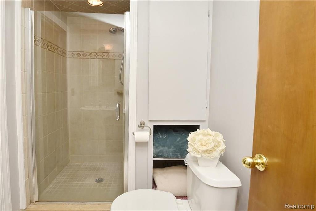 6037 Deguise Court Rochester Hills, MI 48306 - Photo 23 of 31