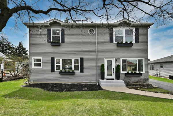 $675,000 | 656 Comstock Avenue, Elmhurst, IL 60126