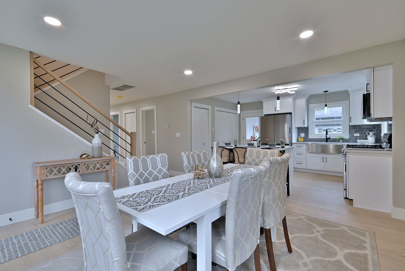 656 Comstock Avenue Elmhurst, IL 60126 - Photo 4 of 39