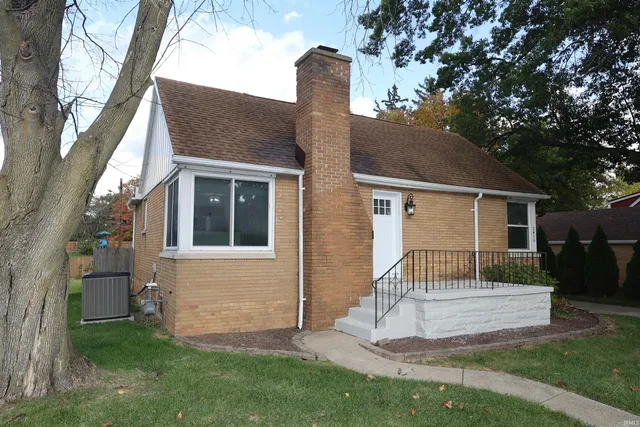$189,900 | 2410 East 3rd Street, Mishawaka, IN 46544