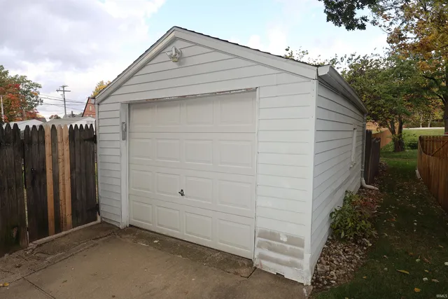 $189,900 | 2410 East 3rd Street, Mishawaka, IN 46544