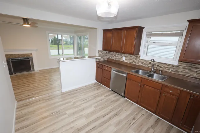 $189,900 | 2410 East 3rd Street, Mishawaka, IN 46544