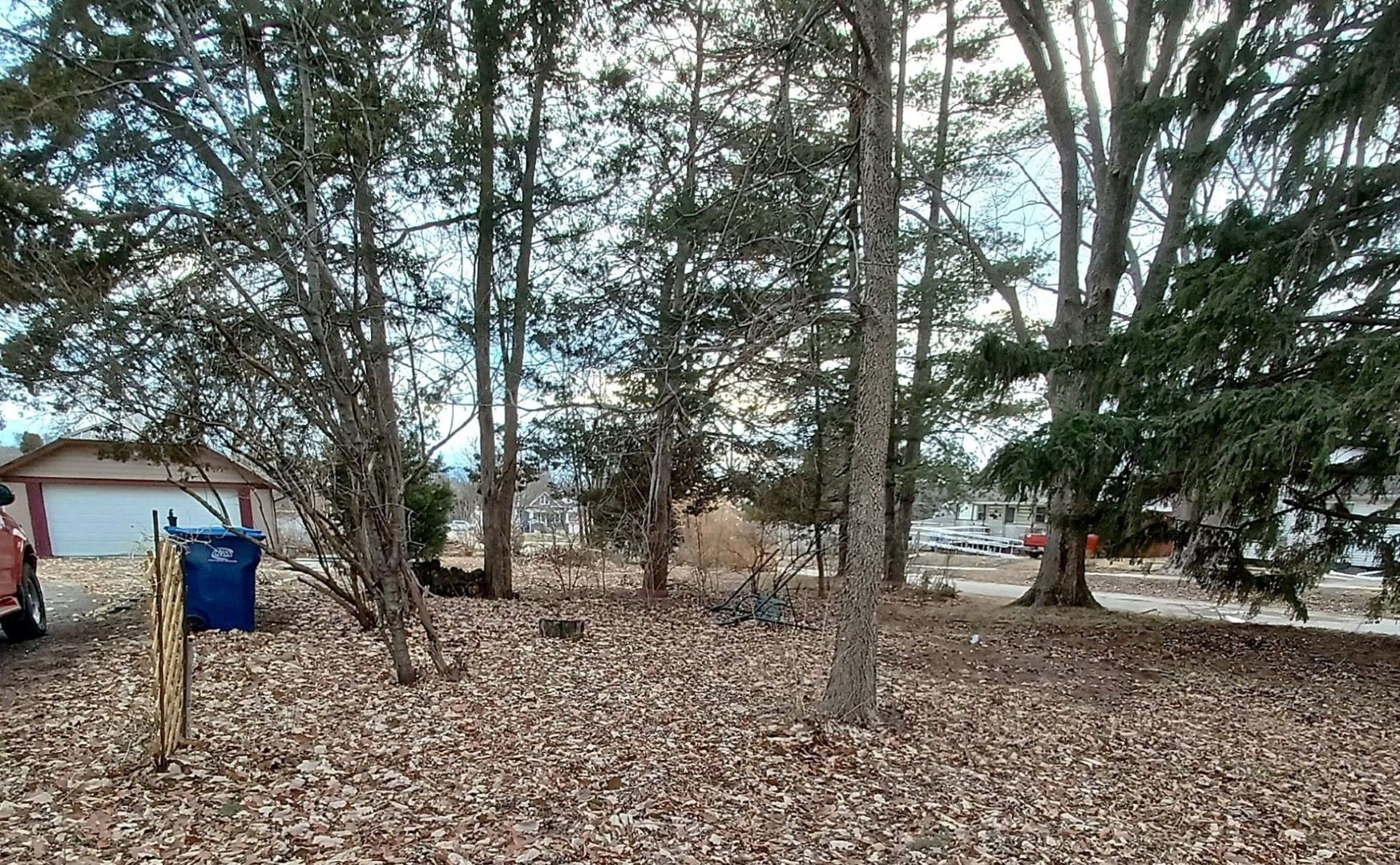 701 East 9th Street Kewanee, IL 61443 - Photo 4 of 56 a view of a road with trees