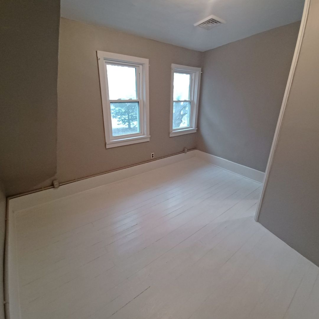 701 East 9th Street Kewanee, IL 61443 - Photo 52 of 56 an empty room with windows