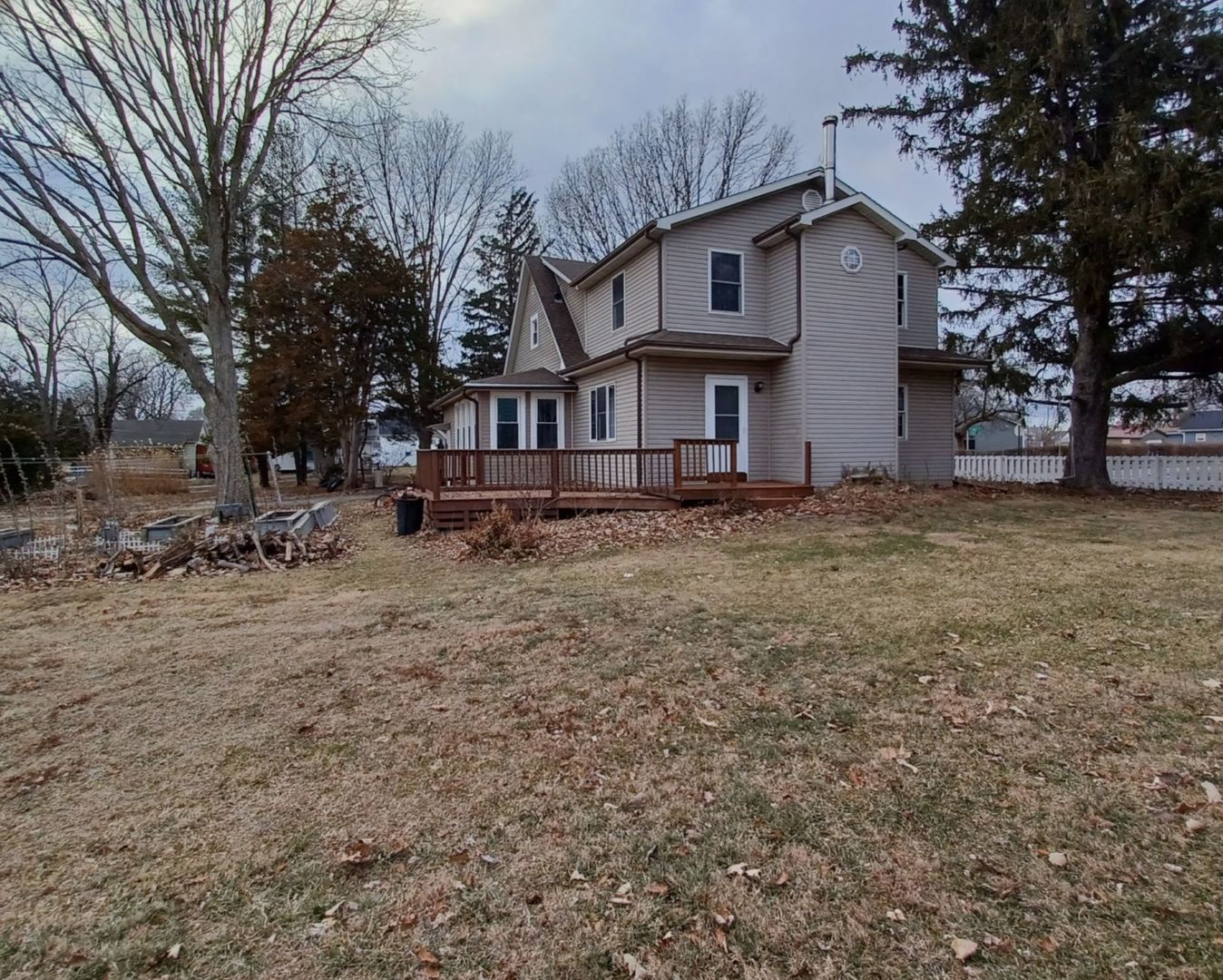 701 East 9th Street Kewanee, IL 61443 - Photo 8 of 56 a view of a house with a yard