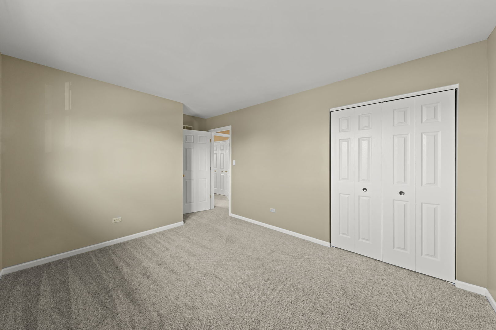 1925 William Drive Crest Hill, IL 60403 - Photo 12 of 32 a view of an empty room and entryway