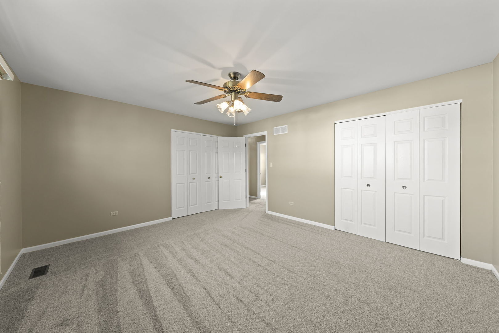 1925 William Drive Crest Hill, IL 60403 - Photo 14 of 32 a view of an empty room