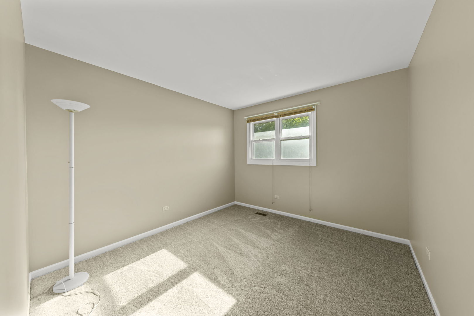 1925 William Drive Crest Hill, IL 60403 - Photo 15 of 32 an empty room with windows