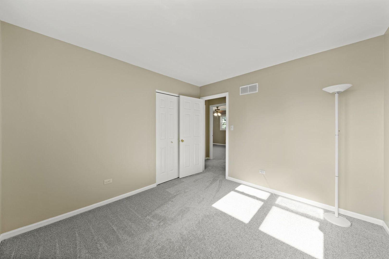 1925 William Drive Crest Hill, IL 60403 - Photo 16 of 32 a view of an empty room