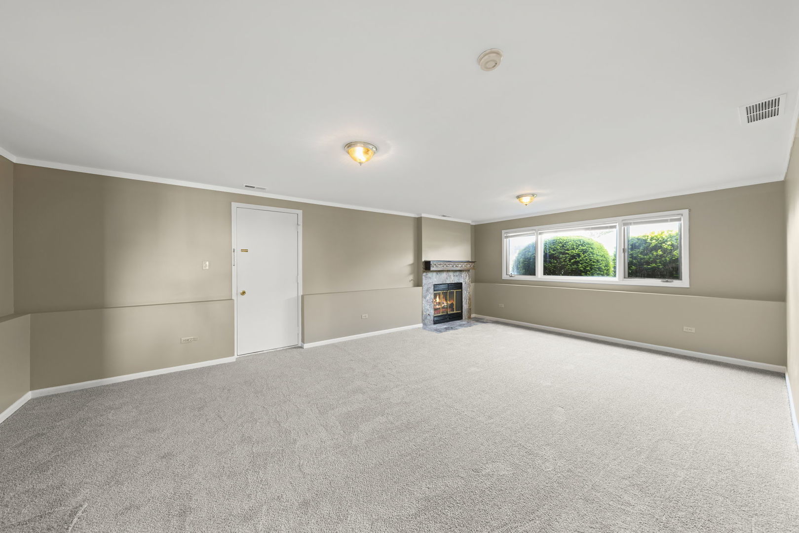 1925 William Drive Crest Hill, IL 60403 - Photo 19 of 32 a view of an empty room with a window