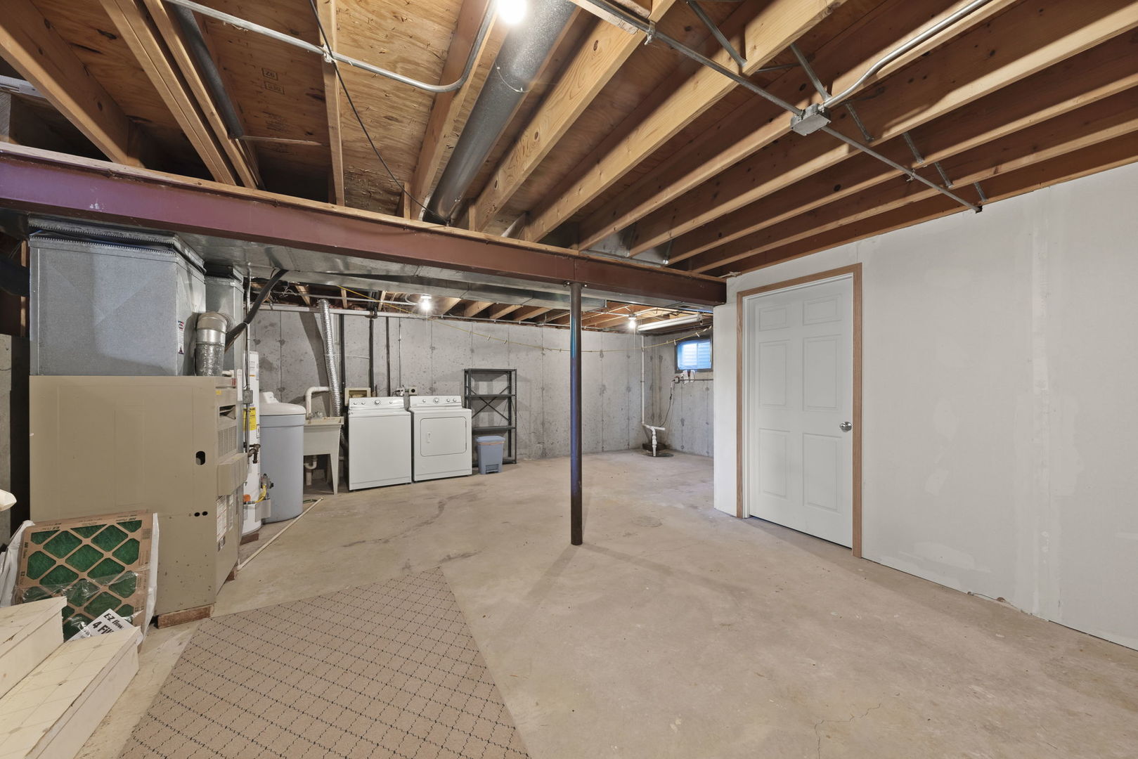 1925 William Drive Crest Hill, IL 60403 - Photo 22 of 32 a view of an empty room