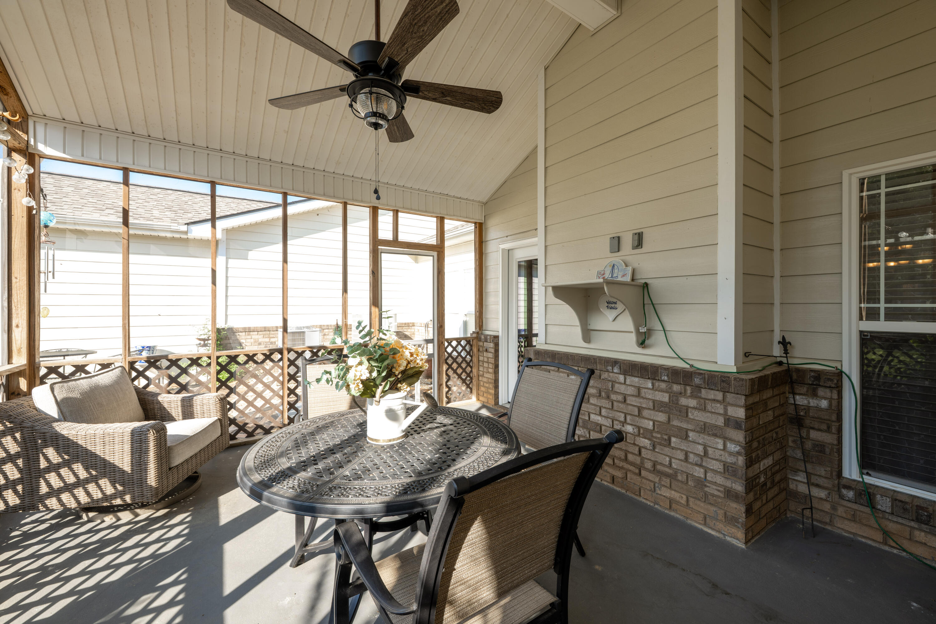 5388 Mandarin Circle Hixson, TN 37343 - Photo 38 of 44 5388 Mandarin porch table