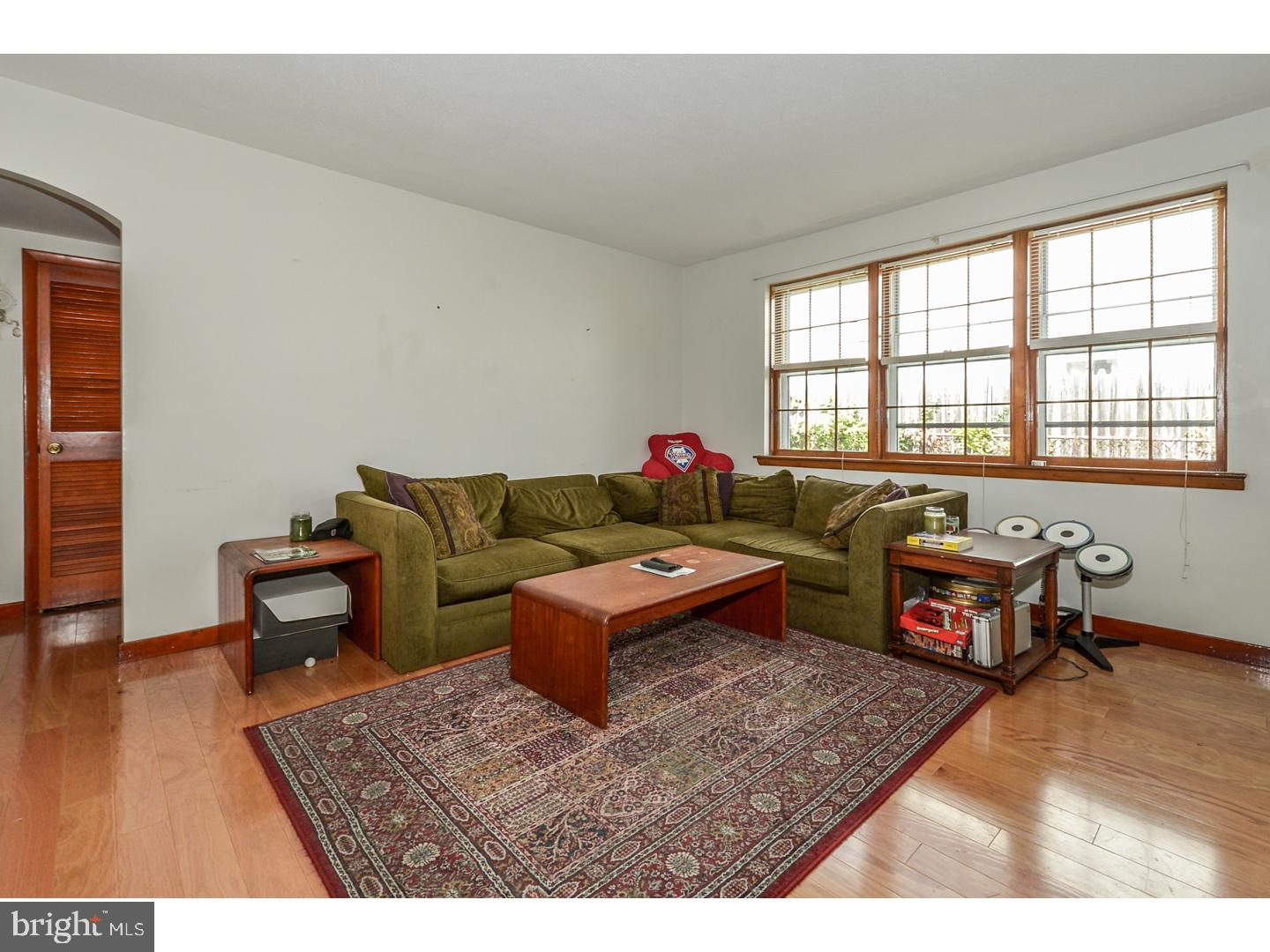 9208 Annapolis Road Philadelphia, PA 19114 - Photo 3 of 17 Gallery Image 3