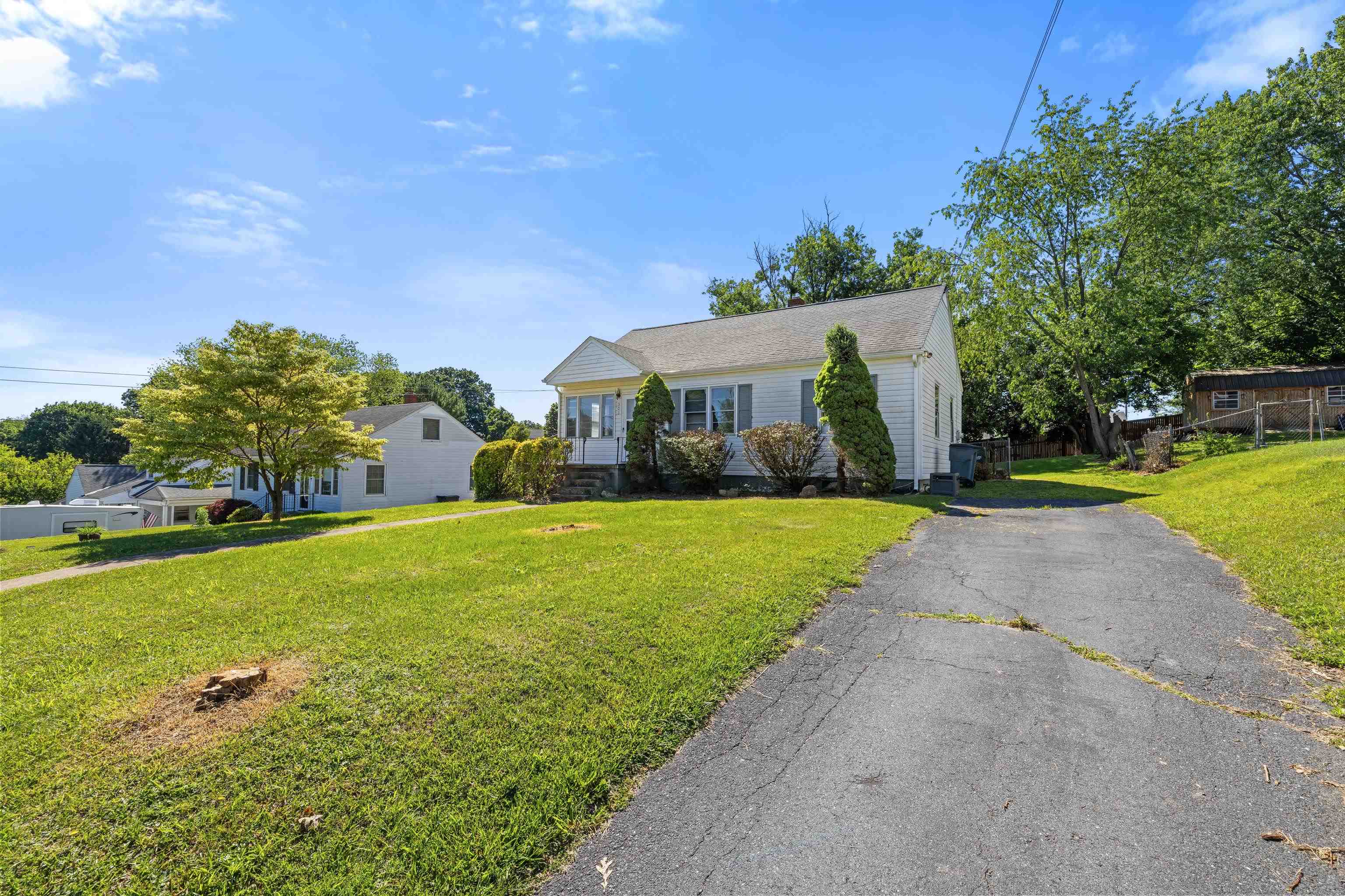 303 Devon Road Staunton, VA 24401 - Photo 2 of 45