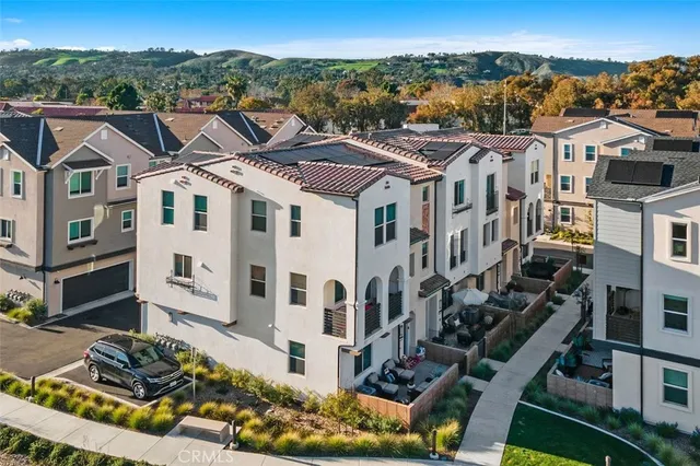 $1,099,000 | 32078 Paseo Vibrantre, San Juan Capistrano, CA 92675