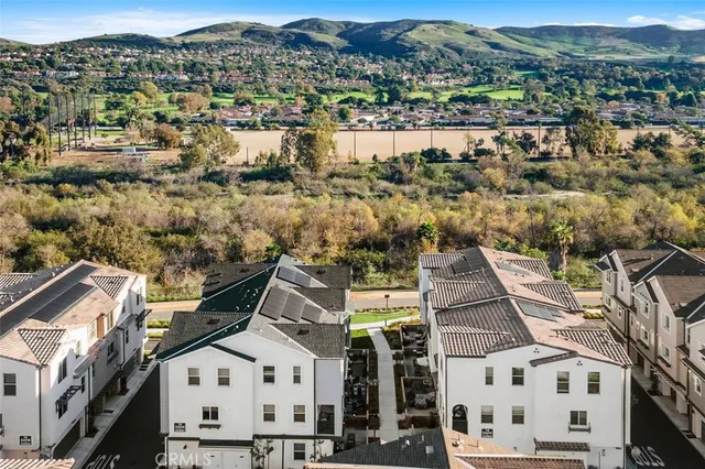 $1,099,000 | 32078 Paseo Vibrantre, San Juan Capistrano, CA 92675