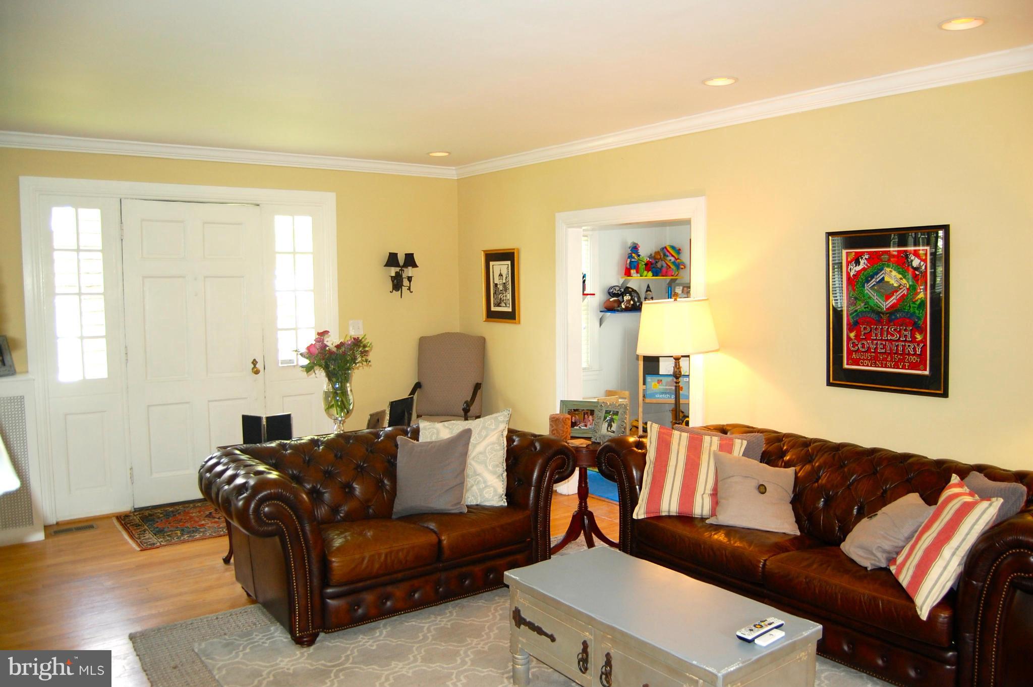 345 Tunbridge Road Baltimore, MD 21212 - Photo 2 of 30 a living room with furniture and a window