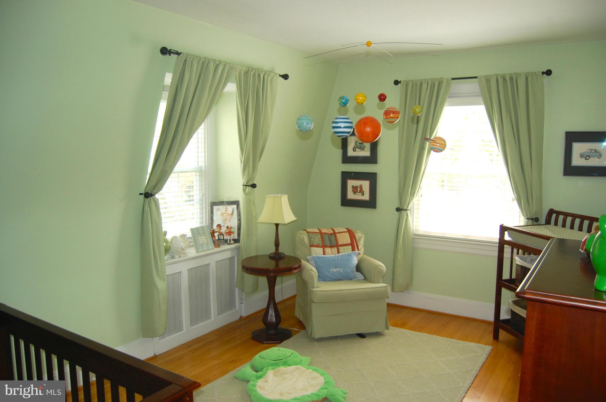 345 Tunbridge Road Baltimore, MD 21212 - Photo 20 of 30 a living room with furniture and a window