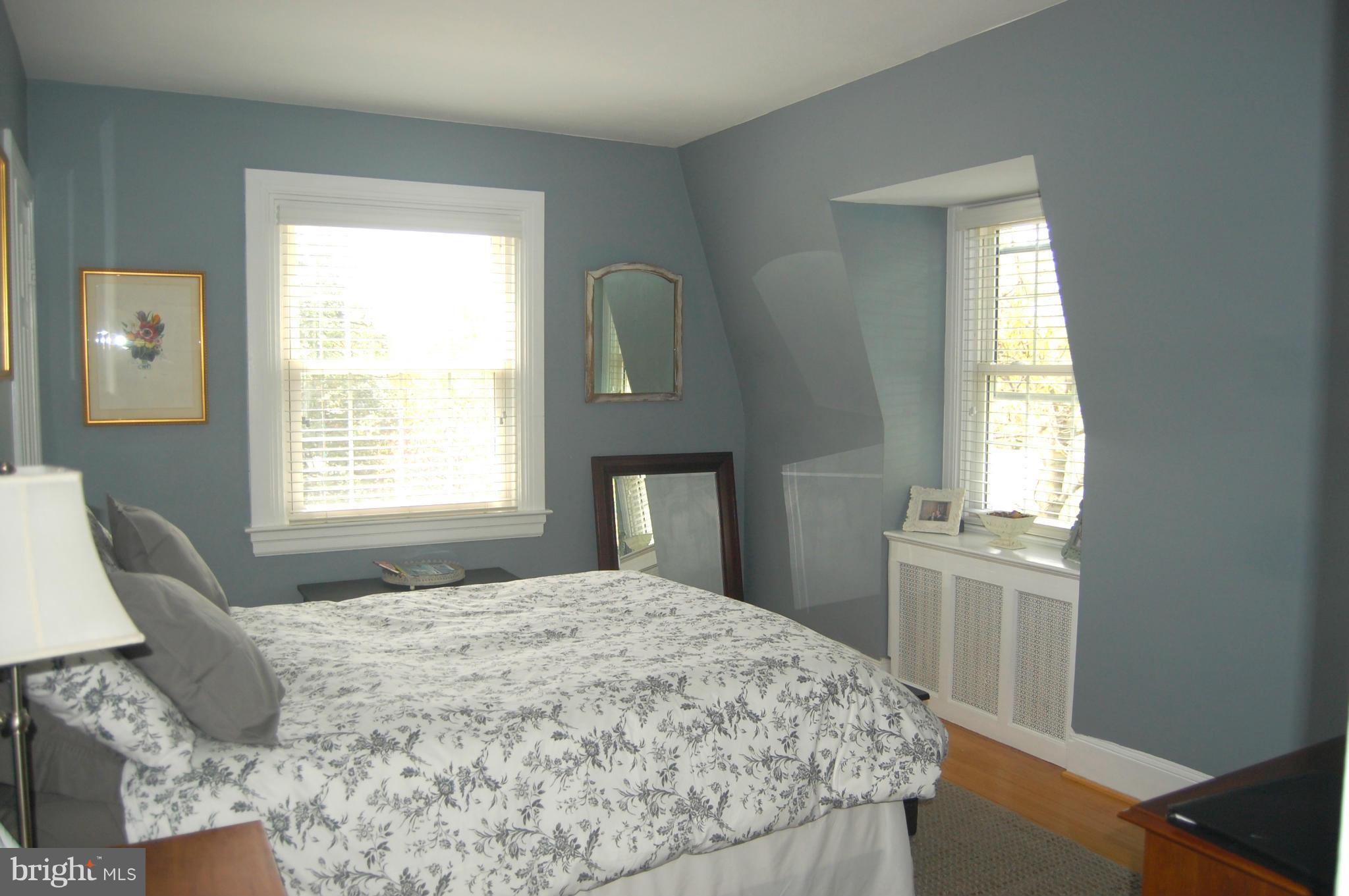 345 Tunbridge Road Baltimore, MD 21212 - Photo 21 of 30 a bedroom with a bed and a window