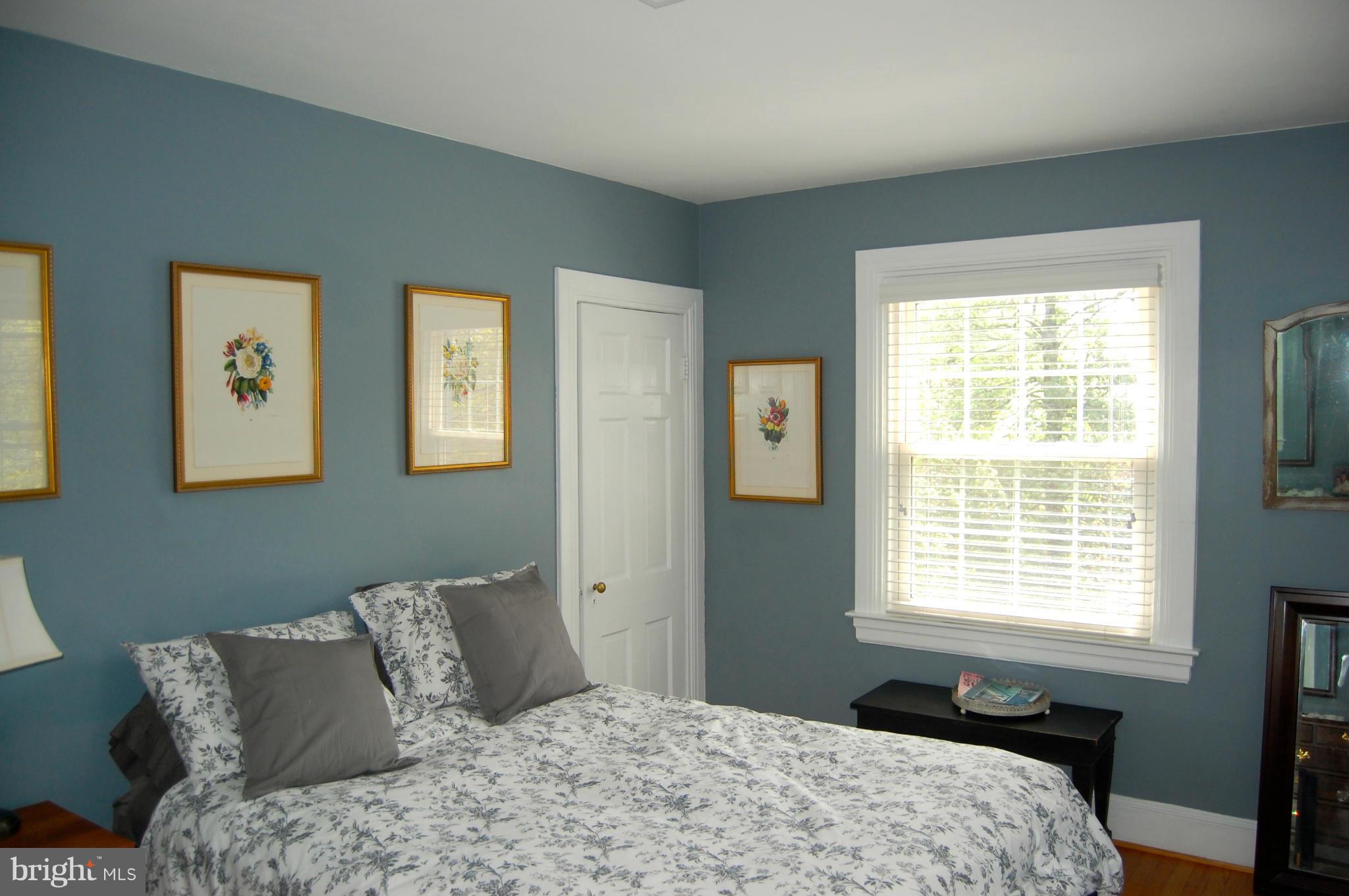 345 Tunbridge Road Baltimore, MD 21212 - Photo 22 of 30 a bedroom with a bed and a window