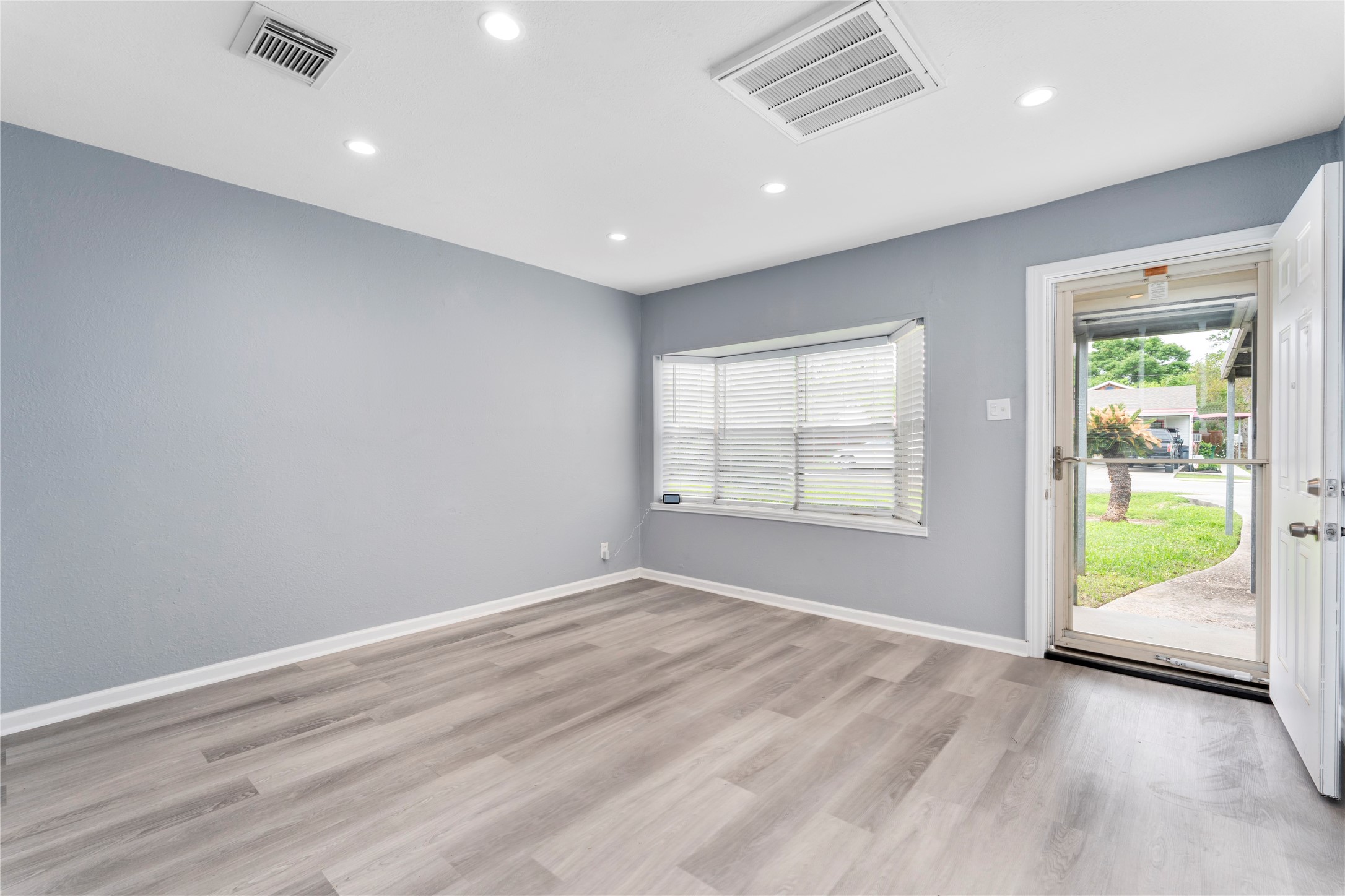 5703 Minden Street Houston, TX 77026 - Photo 3 of 20 an empty room with windows
