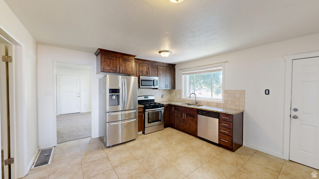 205 East Center Street Salem, UT 84653 - Photo 3 of 40