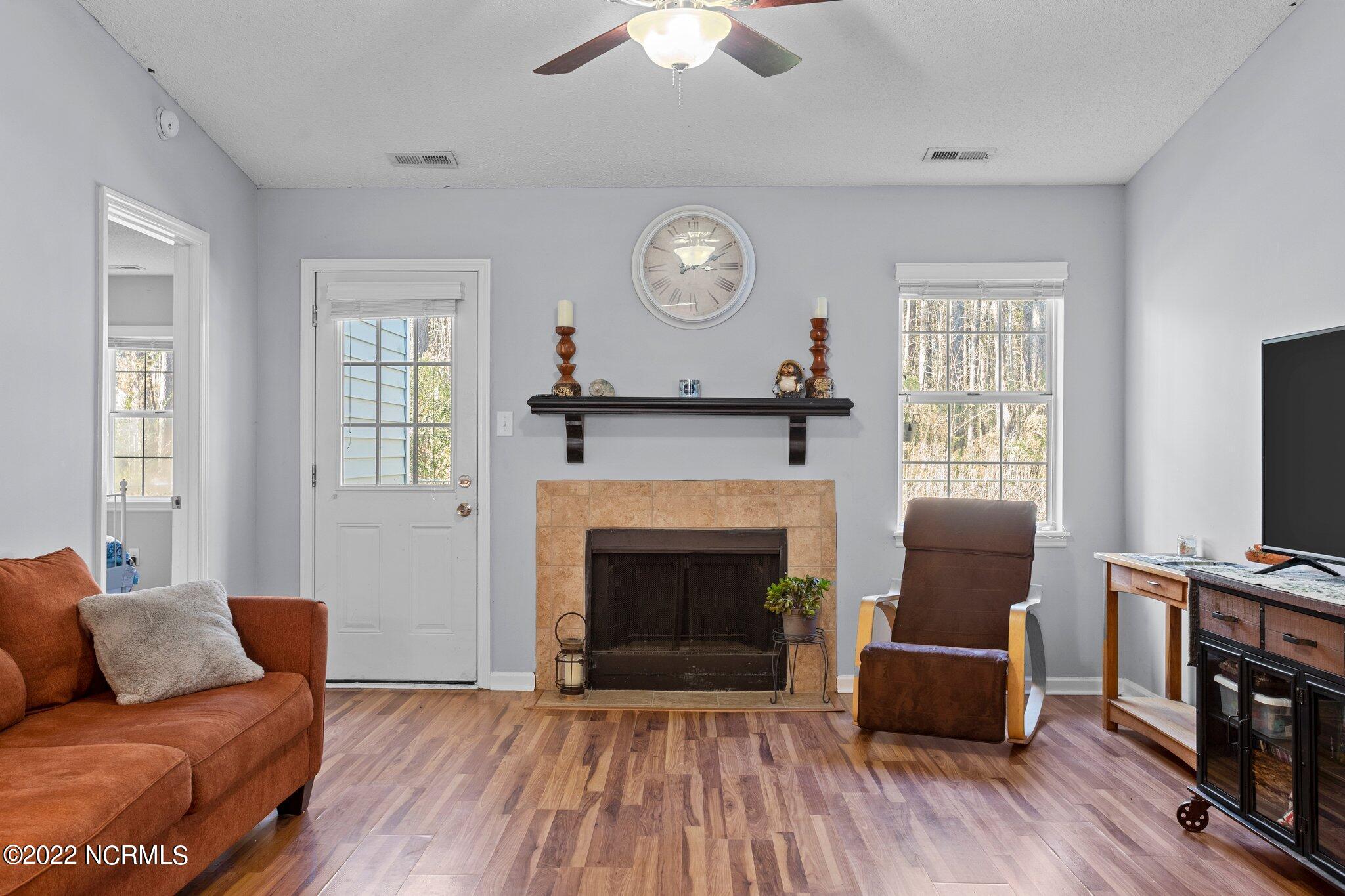 3049 Foxhorn Road Jacksonville, NC 28546 - Photo 6 of 36 32-web-or-mls-DSC01592