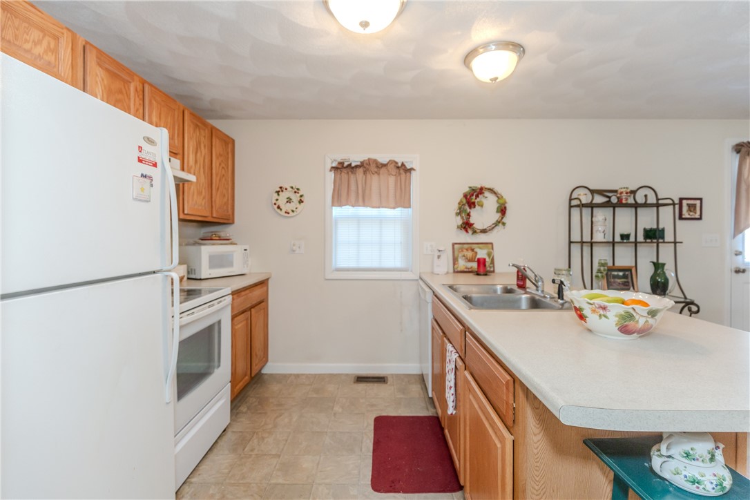 136 Jefferson Road Burrillville, RI 02830 - Photo 19 of 36