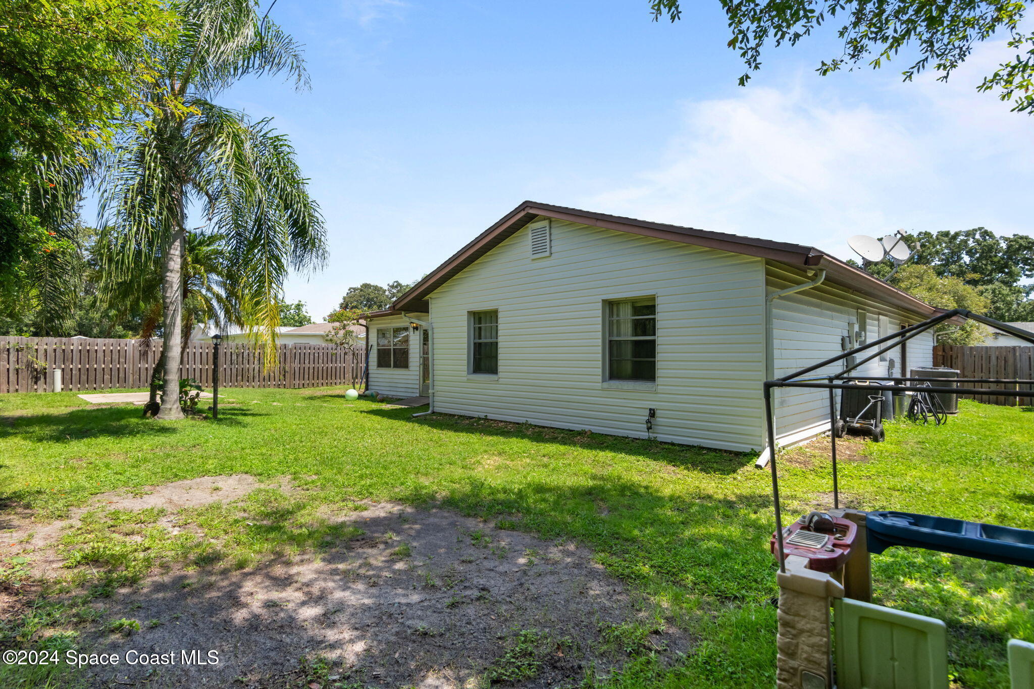 567 Parker Road Melbourne, FL 32904 - Photo 17 of 17 Backyard 2