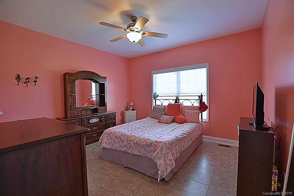 1352 Fairhope Road York, SC 29745 - Photo 11 of 29 Gallery Image 11