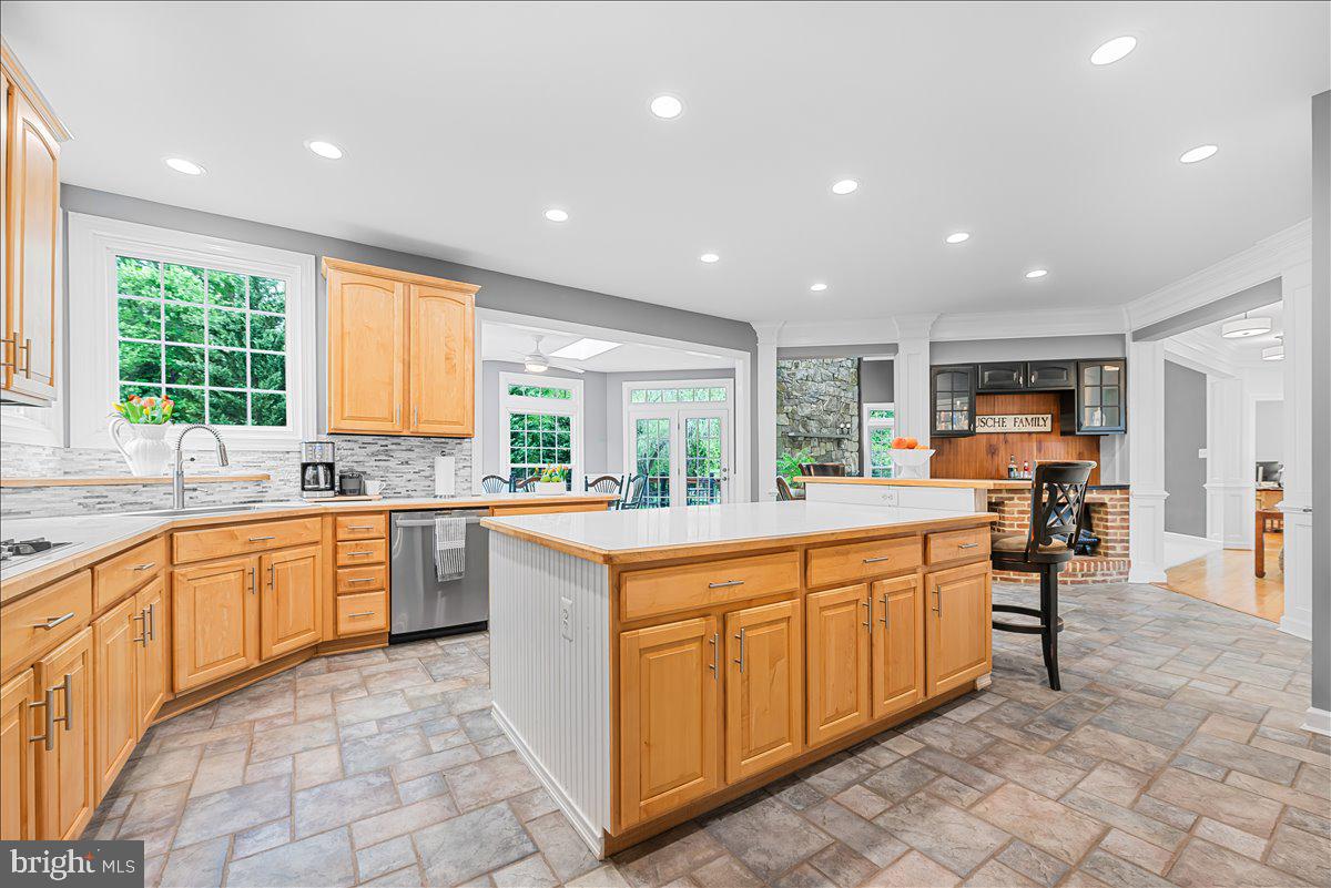 9653 Watkins Road Gaithersburg, MD 20882 - Photo 19 of 70 Cheerful gourmet kitchen with center island