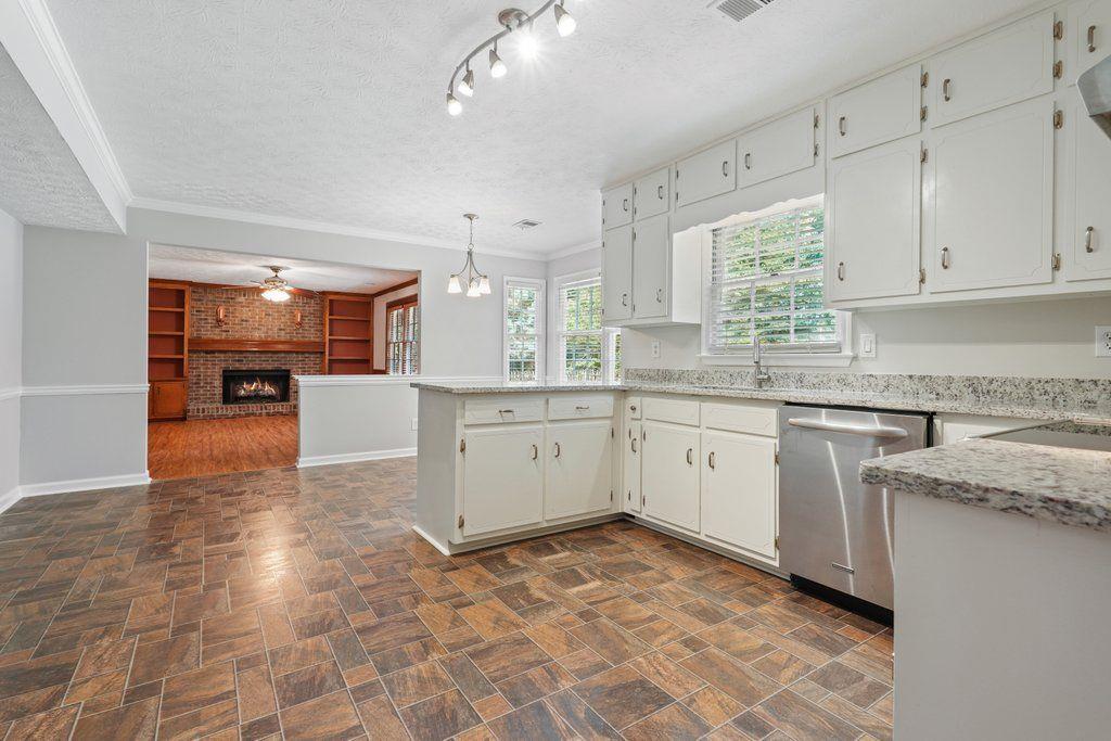 1695 Ridgeway Drive Lawrenceville, GA 30044 - Photo 11 of 38