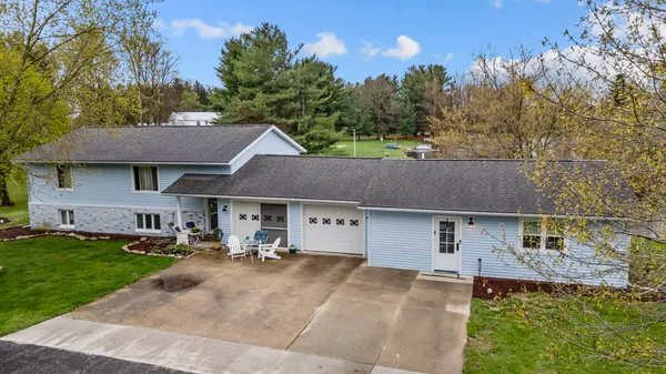 $519,900 | 3412 Briar Drive, Osseo, MI 49266