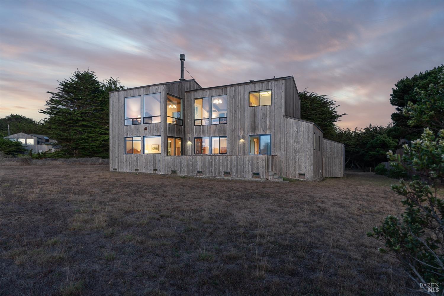 Location Lotcation Lotcation.    North end of the Sea Ranch, on sewer and just minutes to bluff top trails and recreation centers.   Stunning views.