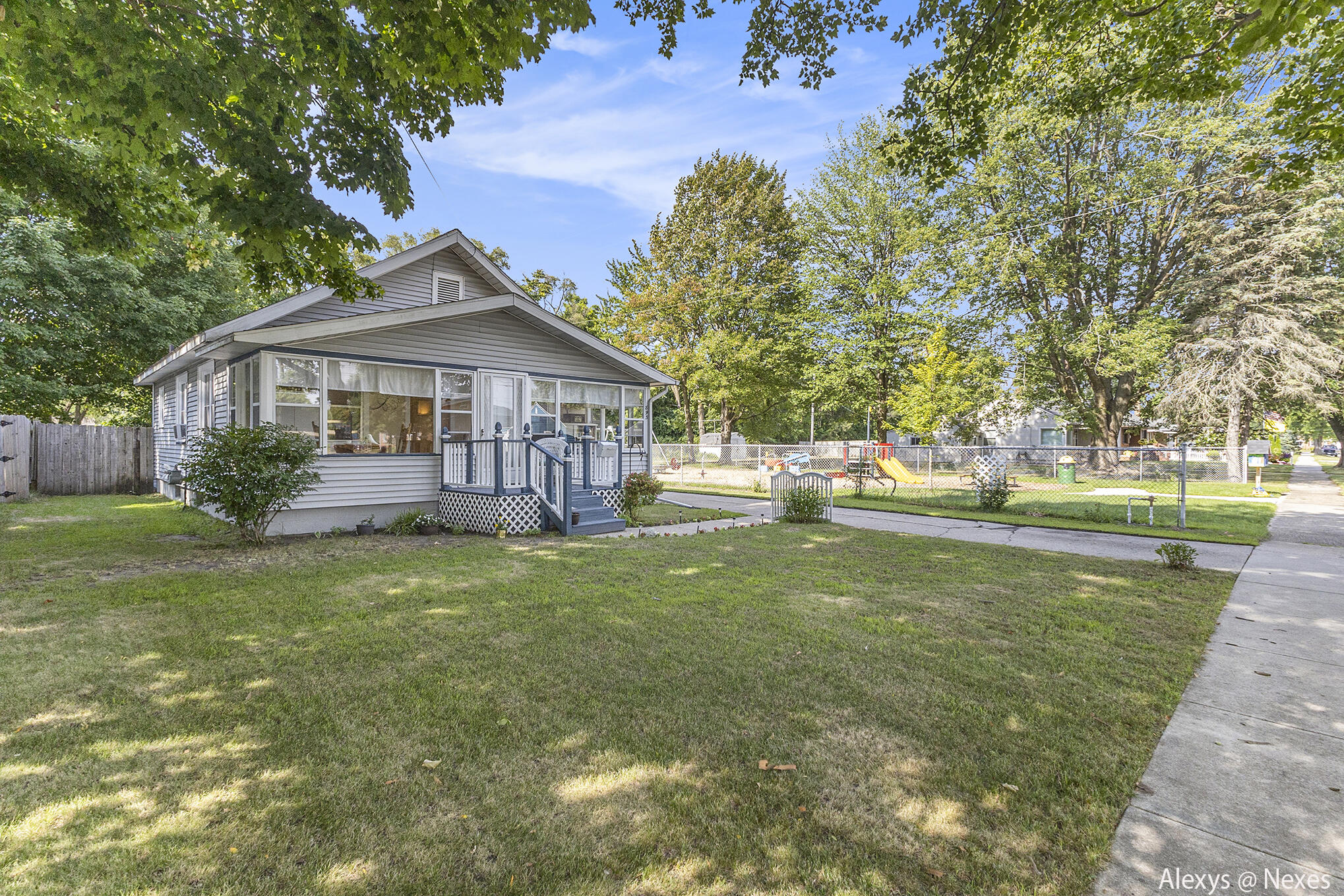 893 Post Road Muskegon, MI 49441 - Photo 3 of 22 IMG_7726