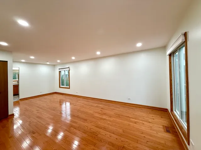 $3,500 | 2449 Carlton Drive, Woodridge, IL 60517