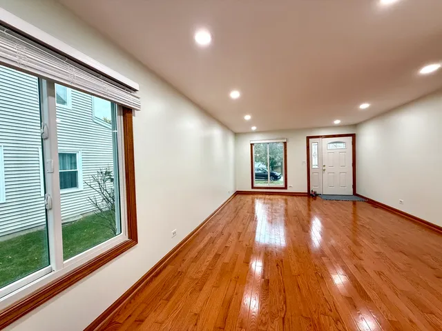 $3,500 | 2449 Carlton Drive, Woodridge, IL 60517