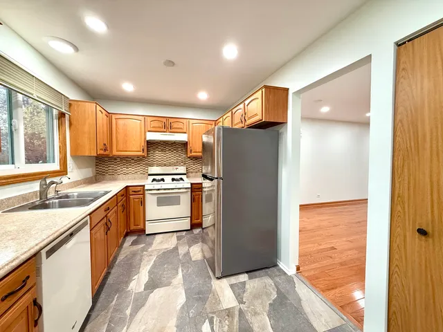 $3,500 | 2449 Carlton Drive, Woodridge, IL 60517