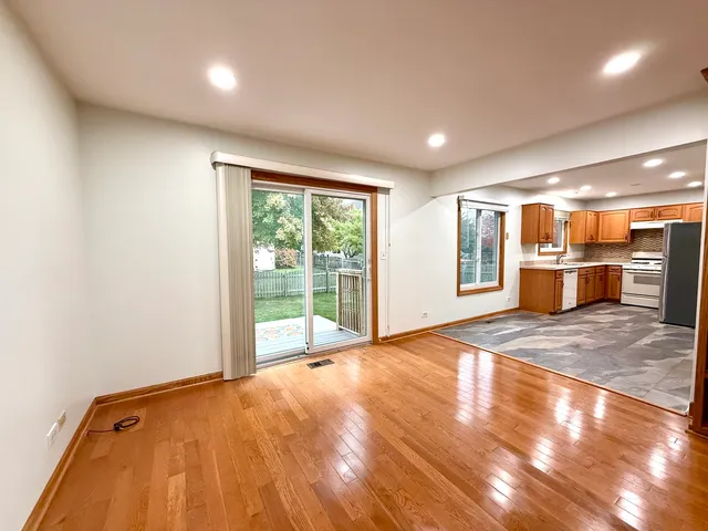 $3,500 | 2449 Carlton Drive, Woodridge, IL 60517