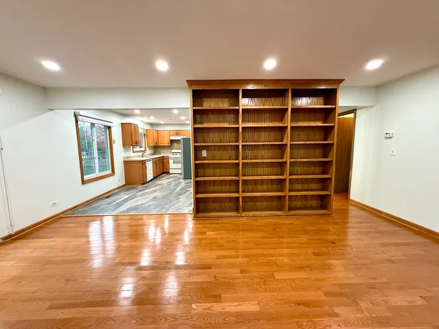 $3,500 | 2449 Carlton Drive, Woodridge, IL 60517